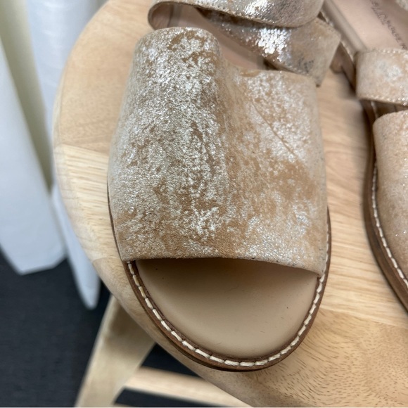 Kelsi Dagger gold sandals - Picture 4 of 11